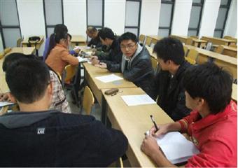 化工學院組織師生收看黨的十八大開幕式