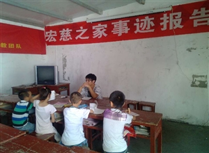 中礦大“放飛夢想,攜愛同行”支教團引領嵐山孤兒暢遊美麗畫世界