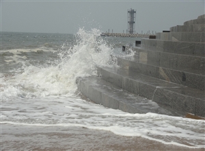 黃海呼嘯浪打拍 萬祖波攝影作品