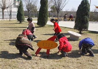 澄合實業王村社區與王村煤礦小學開展“大手拉小手 我為家園做貢獻”活動