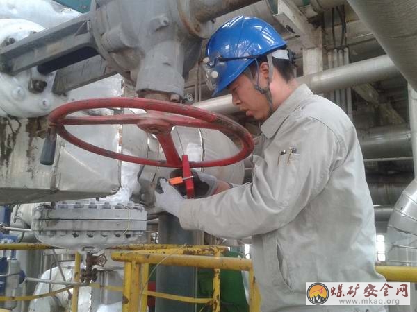 煤化工甲醇廠上鎖掛簽 鎖牢安全