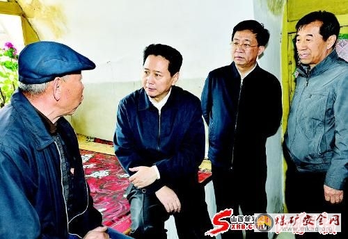 李小鵬到大同煤礦萬人坑遺址視察 憑吊死難礦工