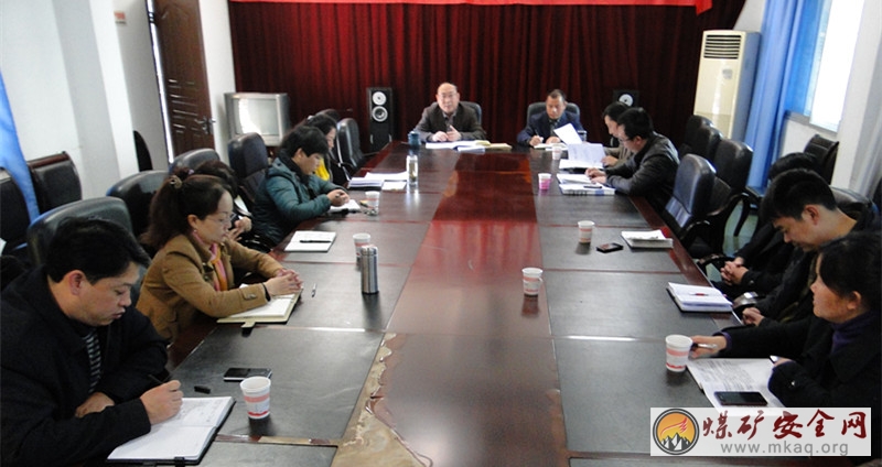 順應新常態 謀劃新篇章 展現新作為 ——攀煤物房公司召開黨委中心組(擴大)學習會