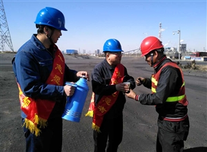 神華寧煤集團煤製油化工公管公司學雷鋒 展風采 踐行動