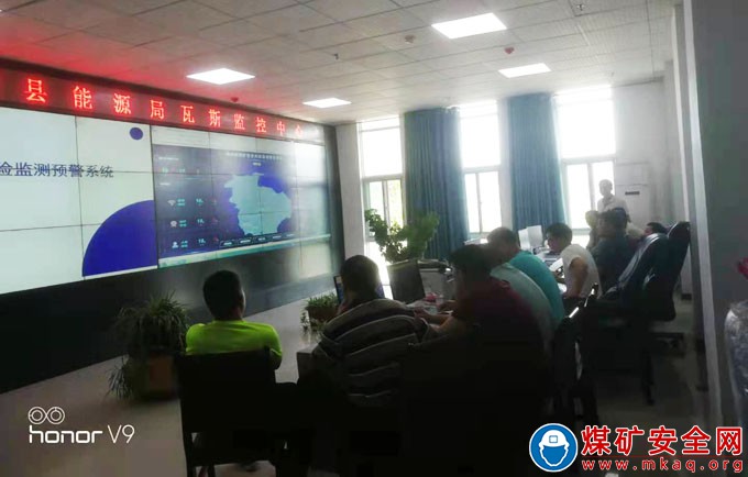 納雍縣能源局開展煤礦安全生產風險監測預警係統實操培訓