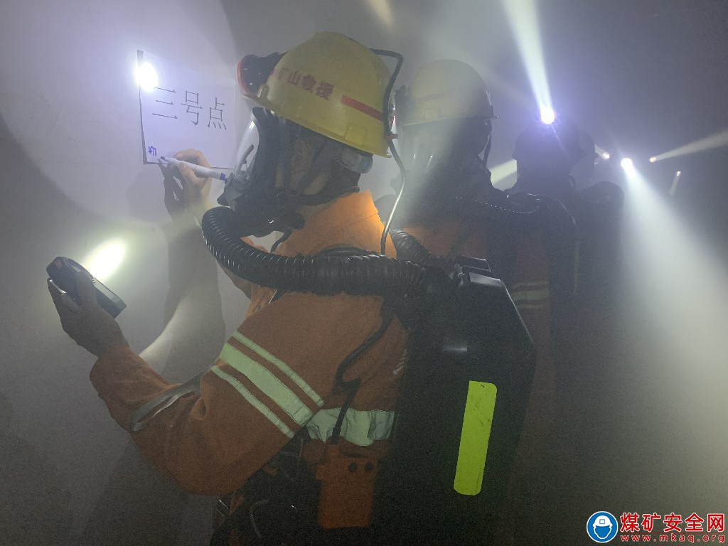 蒲白救護消防大隊曹家灘中隊開展三季度高溫濃煙演習