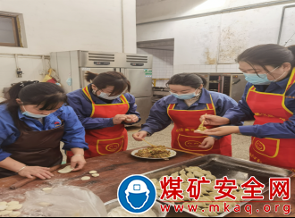陝煤蒲白熱電公司：以“愛”之  熱電公司把冬至“暖心”水餃送到生產一線