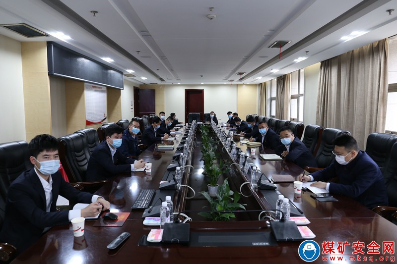 神南產業公司傳達陝煤集團安全工作視頻會議精神    