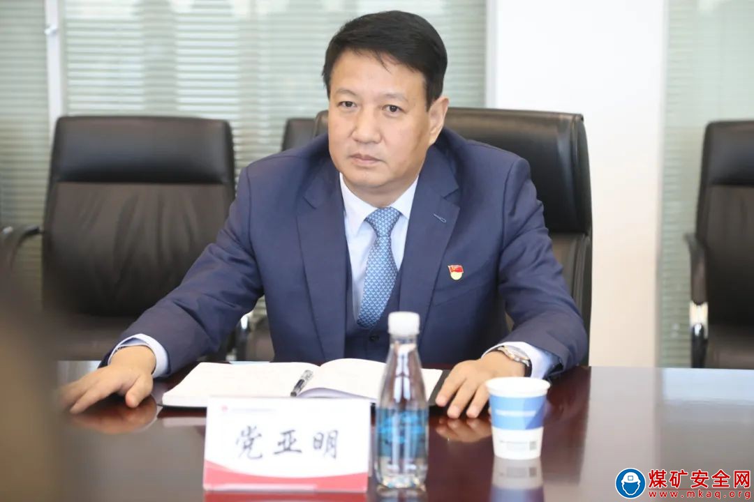 榆中公司黨總支書記、執行董事、總經理王煒一行到陝西中能煤田有限公司走訪交流