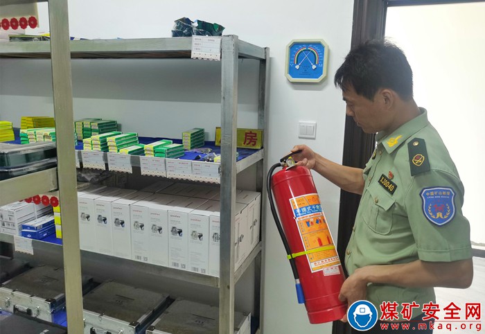 中煤新集公司救護大隊：開展物資專項安全整頓工作