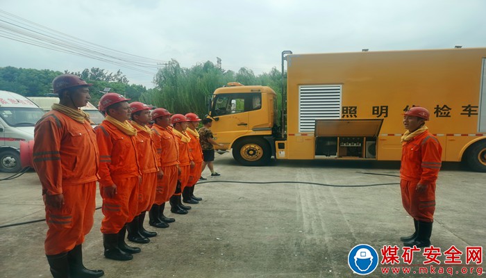 中煤新集公司救護大隊開展救援裝備培訓 打造特色救援隊伍