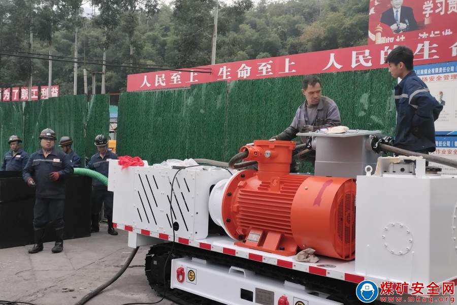 川南煤業公司魯班山北礦千米定向鑽機地麵試驗成功