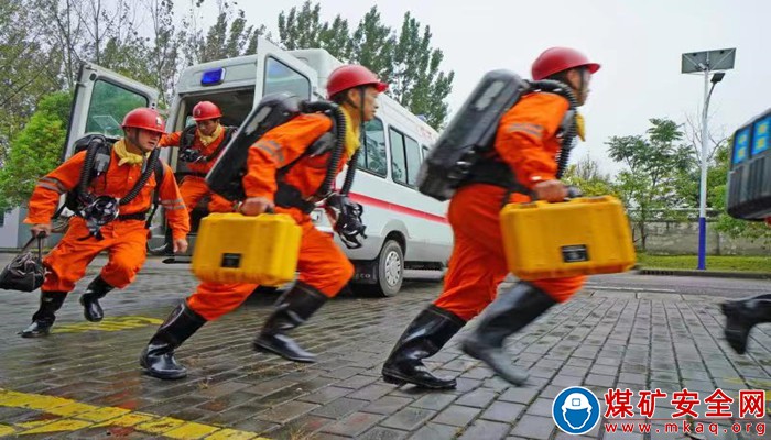 中煤新集公司救護大隊：繃緊安全弦 織密安全網