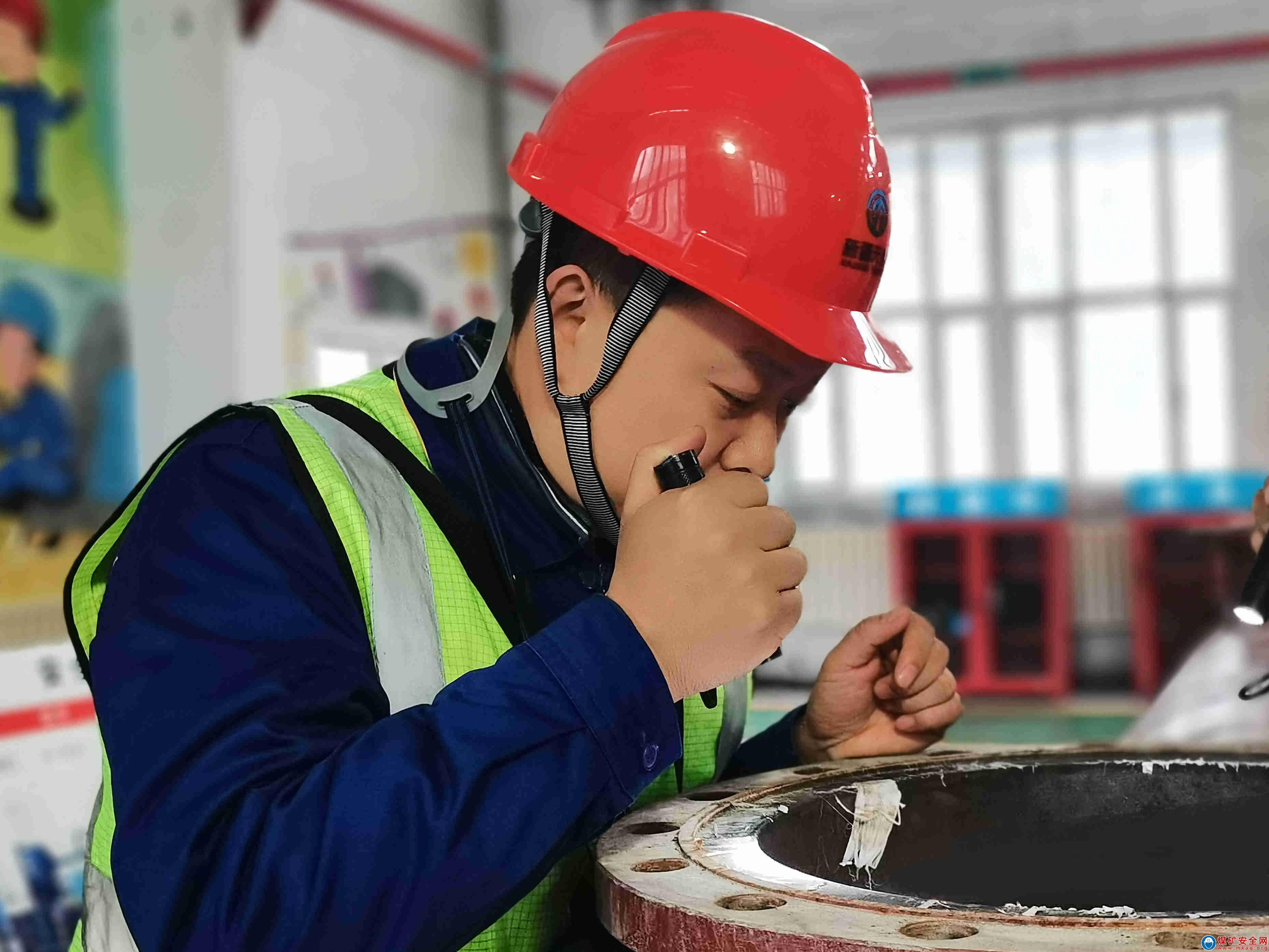 新疆天業天能化工有限公司化工廠順利完成氯氣壓縮機組冷卻器檢維修工作