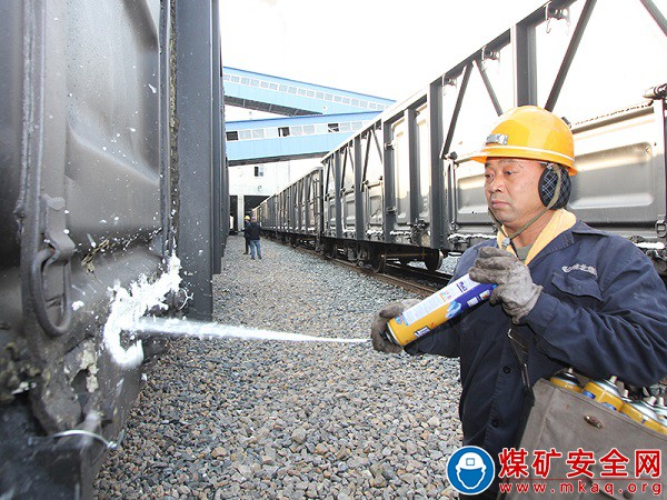 皖北煤電集團公司任樓礦新年第一列