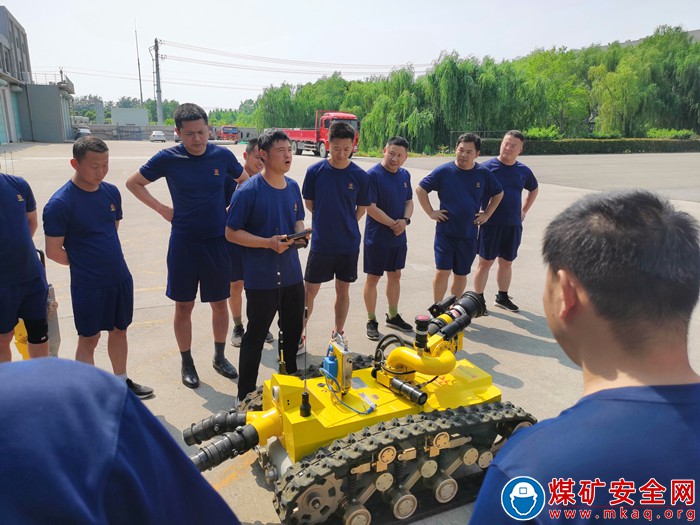 中煤新集公司救護大隊：開展大型救援裝備培訓工作