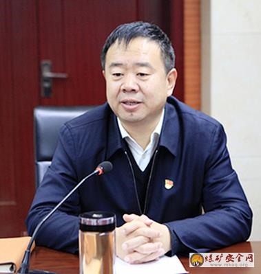 王玉寶到官地礦調研時提出：加快“一優三減” 加大改革力度