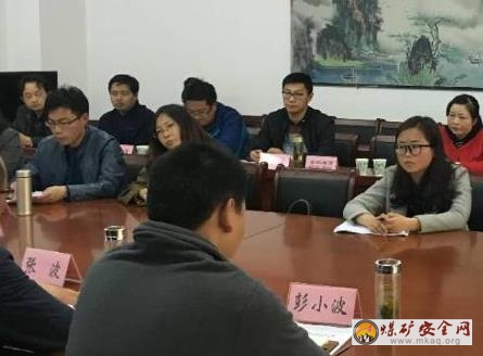 廬江團縣委召開“一心一意幹事業 撲下身子抓落實”青年座談會