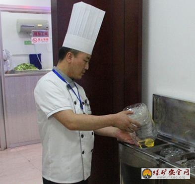 潞安集團李村煤礦：“點“”滴”降耗 巧製食用油控油器