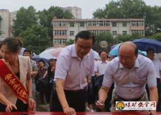 下石節煤礦豐富多彩的安全谘詢日活動奏響安全發展最強音