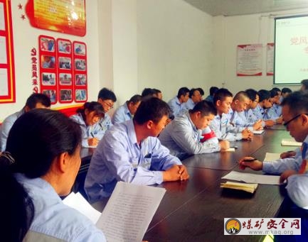 天能電石各黨支部組織觀看“軍墾人”微電影《爸爸的口袋》