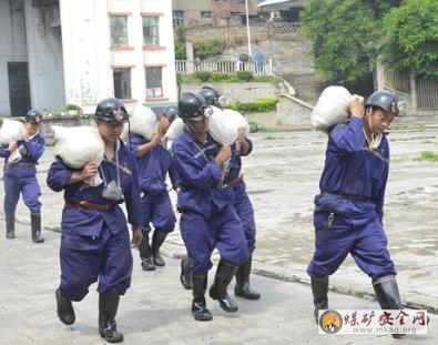攀煤花山礦對新職工進行體能檢測