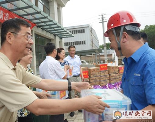 省總、市總關心西山煤電職工：給工地送去清涼，讓會員享受普惠服務
