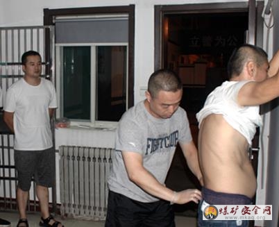 西山分局抓獲兩名吸毒人員，有一個還販毒