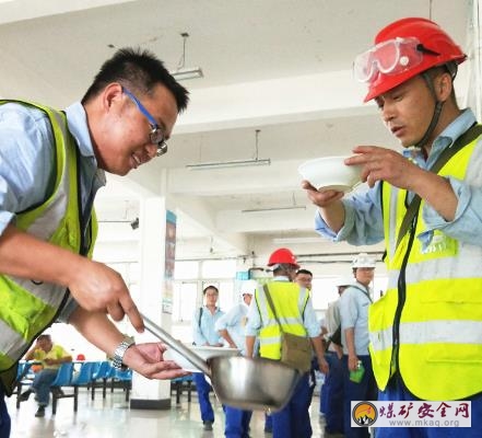 新疆天業天域新實化工：撐起防暑降溫“保護傘”保障夏季安全生產