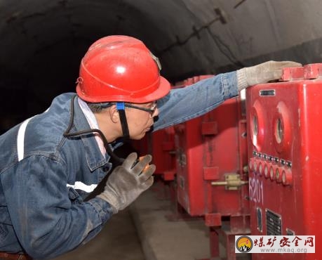 鶴煤三礦提升機電設備管理能力