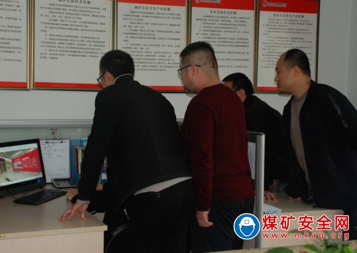 中興煤業公司組織黨支部觀看山西省建國70周年圖片展