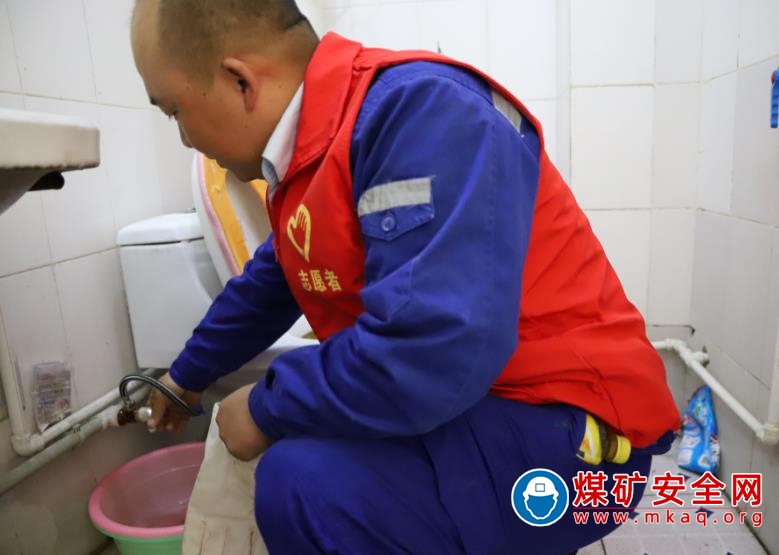 新疆天業集團天辰化工廠以上門服務送溫暖為契機深化主題教育