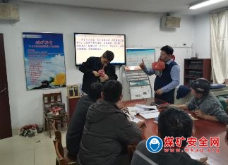 唐口煤業：通防工區開展自救器示範活動