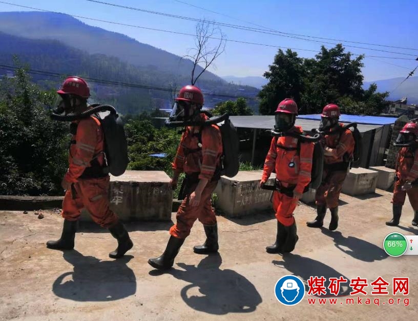 攀煤公司救消大隊救援二中隊強化訓練促安全