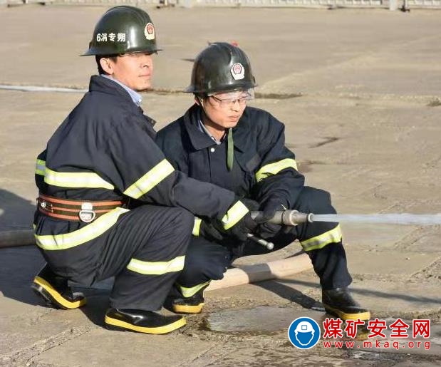 王坪煤電公司開展消防滅火實戰演習