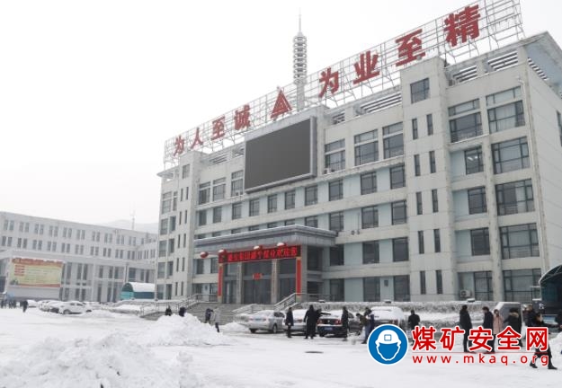 潞寧煤業積極組織掃雪   確保員工安全出行