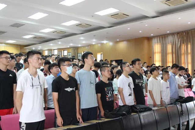 計算機學院舉行2020級新生師生見麵會暨學籍學紀教育大會