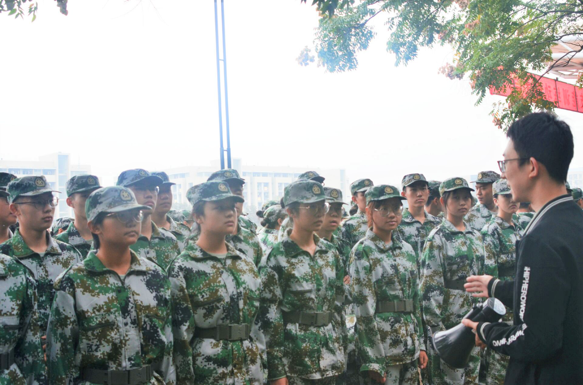 計算機學院參加2020級新生軍訓隊列會操表演