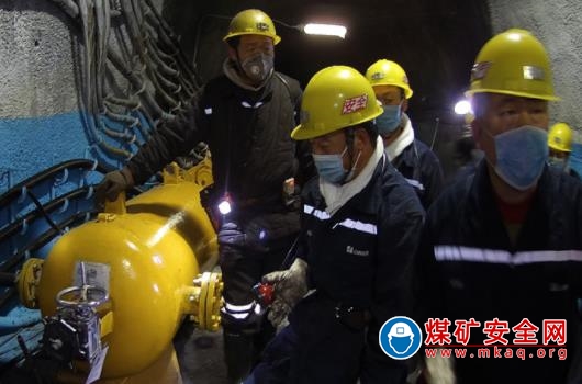 侯水雲調研東曲礦矸石充填開采