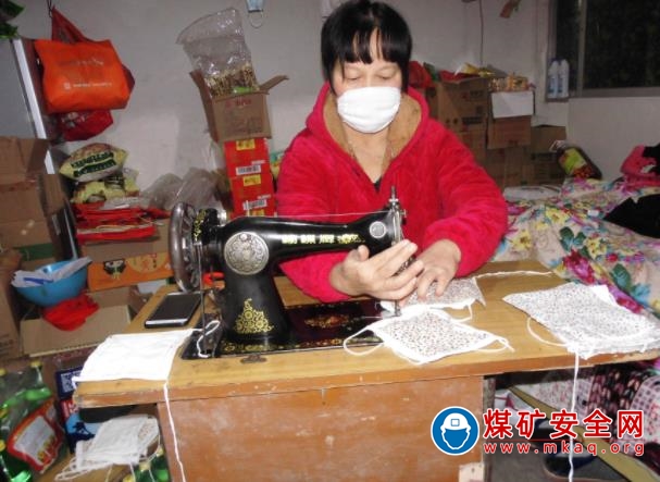 金剛煤礦“織女”巧手製口罩愛心獻職工