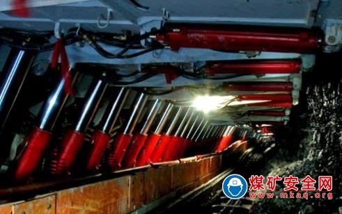 咬緊安全零目標不放鬆 ——轎子山煤礦采二隊安全工作紀實