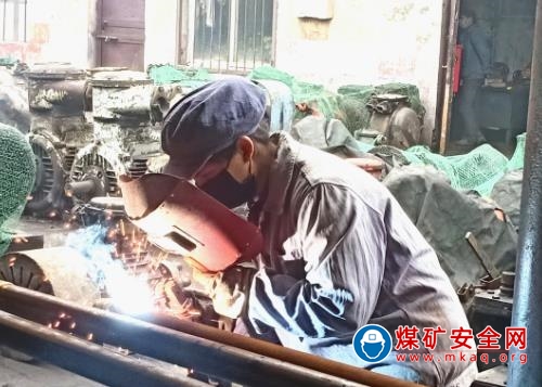 鶴煤三礦萬眾一心加油幹