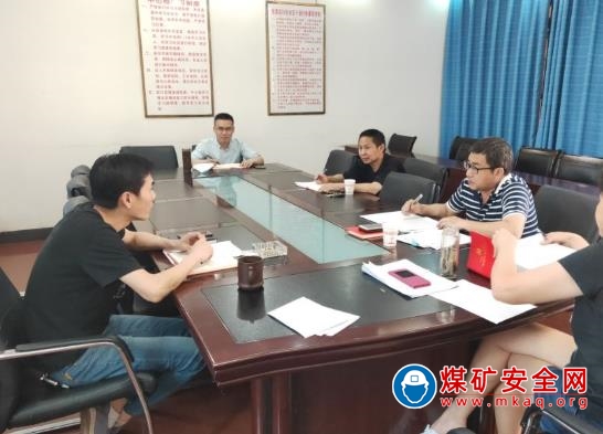 攀煤工程建設公司各支部黨小組召開組織生活會