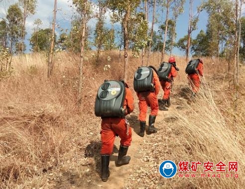 攀煤救消大隊救援二中隊開展野外災害應急處置拉練