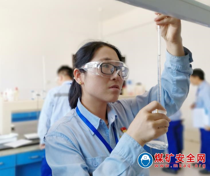 新疆天業天辰化工舉辦質檢類技能比武