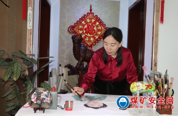 河南能源集團鶴煤公司三礦黨委工作部 許宏勳新聞 小馬老牛——記河南能源集團鶴煤公司三礦員工馬朝霞