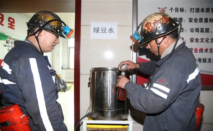 炎炎夏日，建新煤化工會為職工送來綠豆水