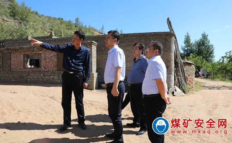 韓家灣煤炭公司：串串腳印烙在扶貧路上