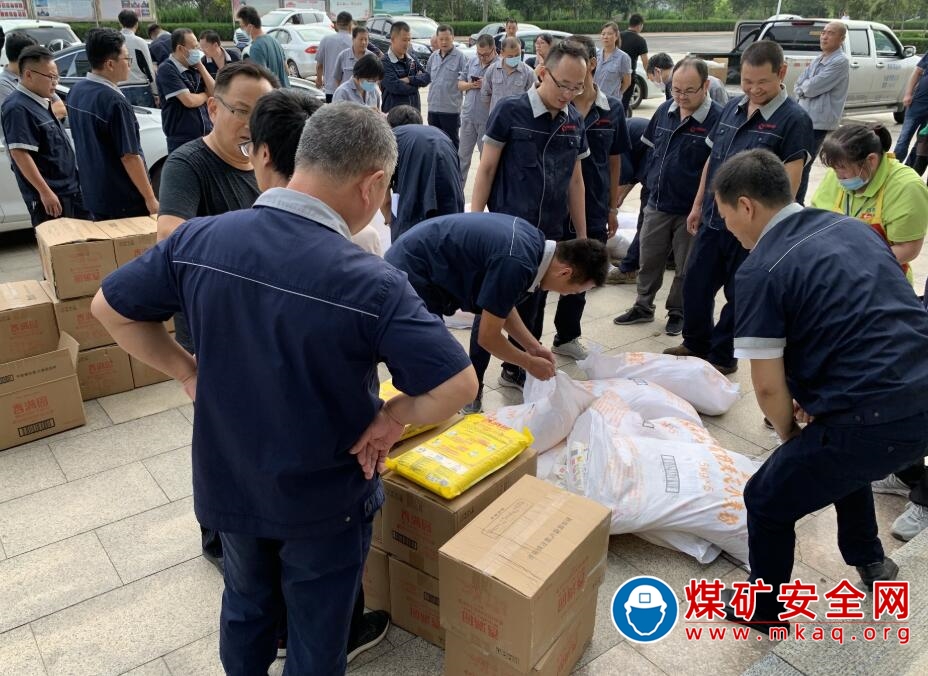 山能重裝魯中裝備中秋佳節為職工送上愛心物資