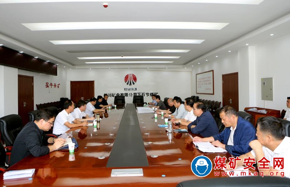 銅川礦業（消息類）公司黨委書記、執行董事劉水利一行到下石節礦調研安全生產工作
